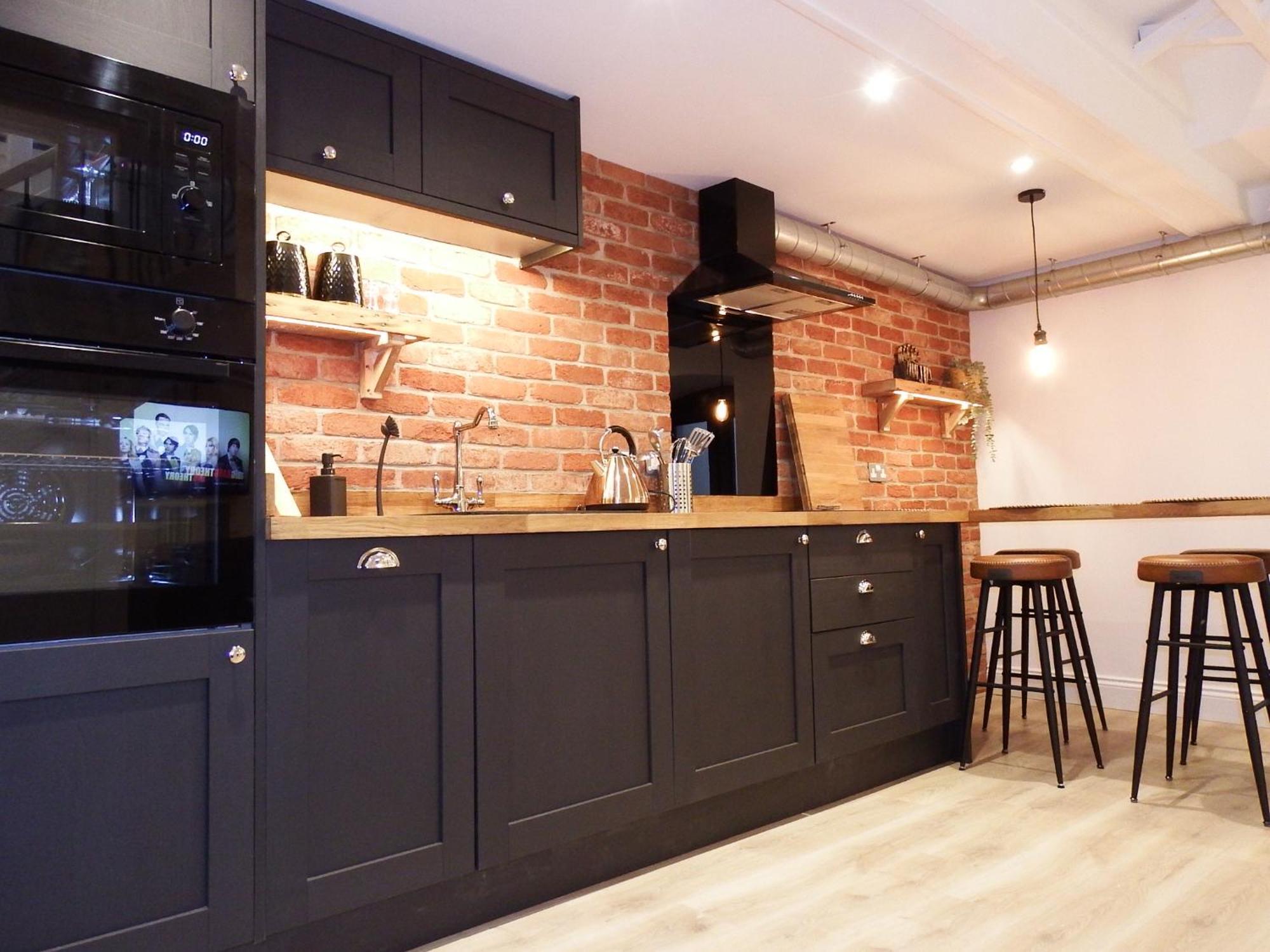 Newly Renovated Stunning Warehouse Apartment Борнмут Экстерьер фото