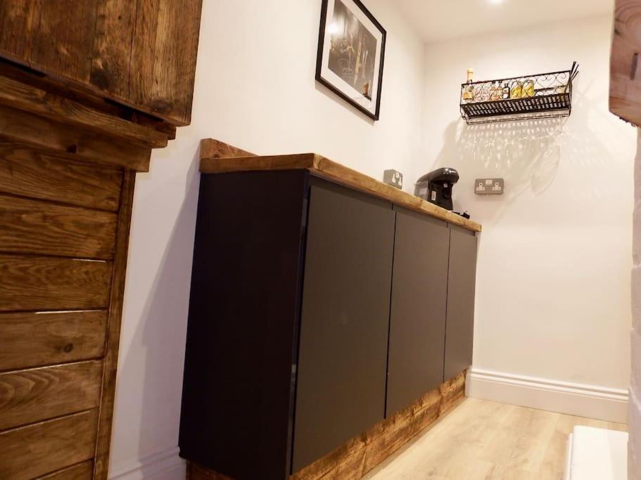 Newly Renovated Stunning Warehouse Apartment Борнмут Экстерьер фото