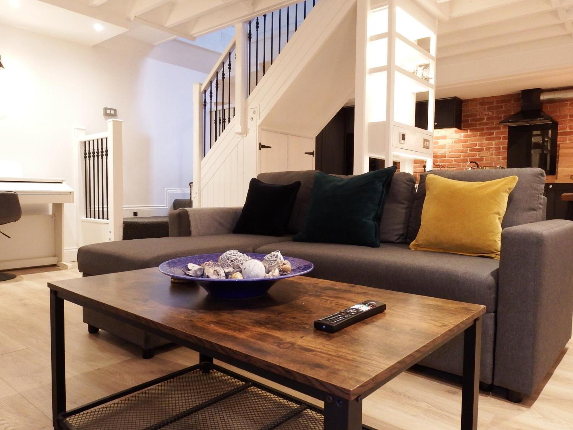 Newly Renovated Stunning Warehouse Apartment Борнмут Экстерьер фото