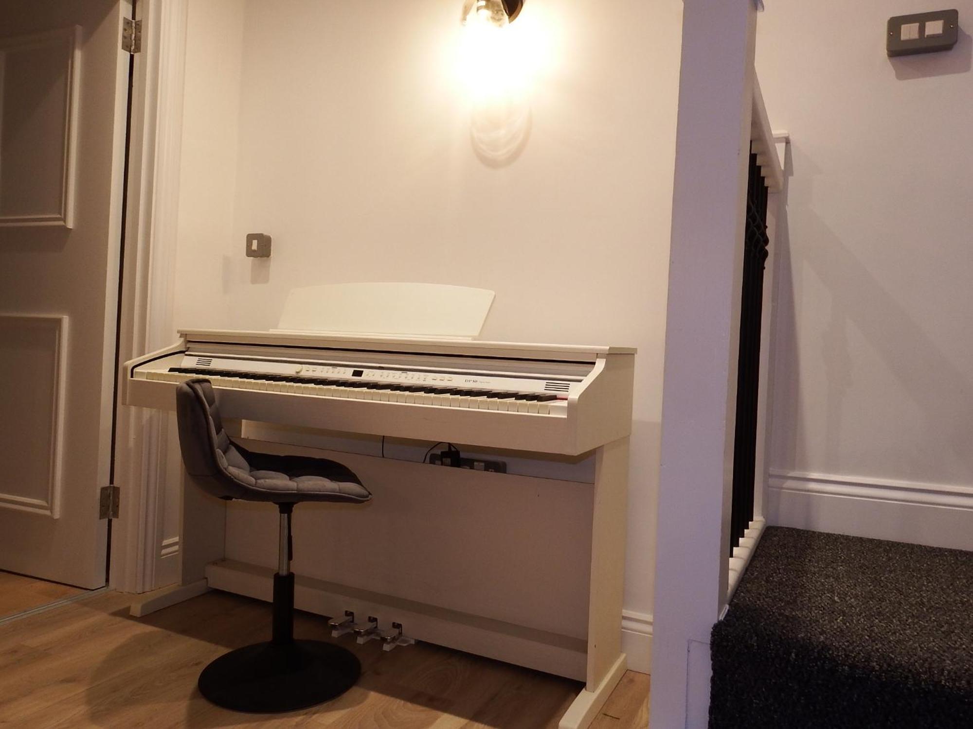 Newly Renovated Stunning Warehouse Apartment Борнмут Экстерьер фото